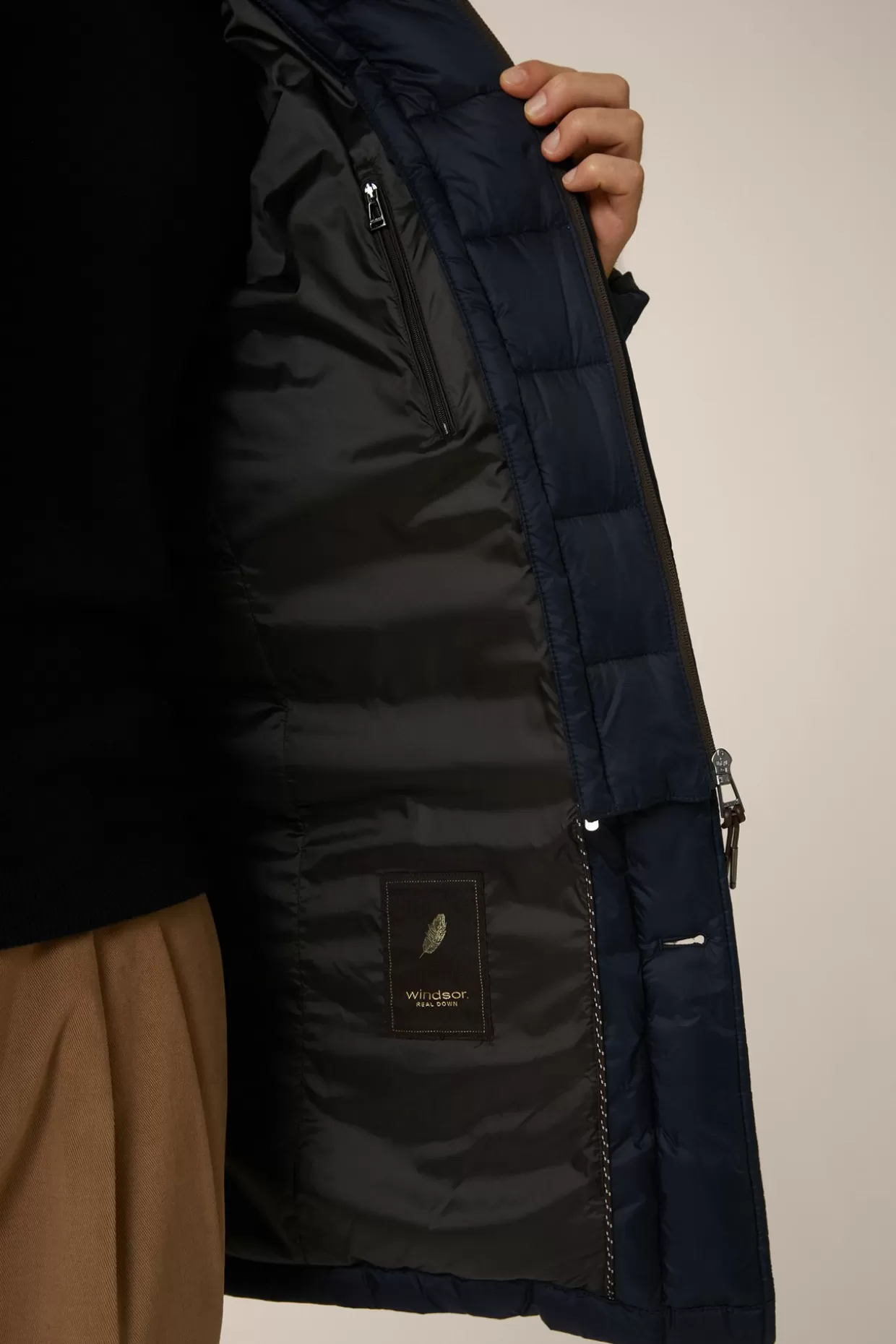 daunensteppmantel_otello_in_dunkelblau_3.webp Herren Windsor Daunen-Steppmantel Otello In Dunkelblau